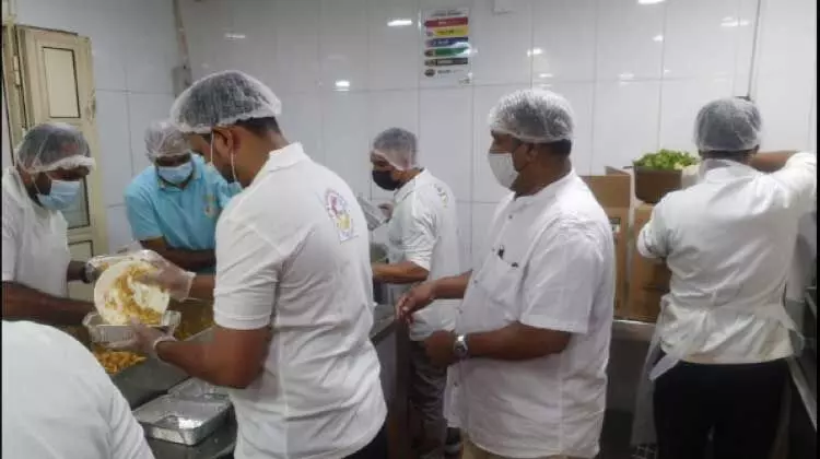 ഹൃദയം കവർന്ന് കനിവിെൻറ ഇഫ്താർ ഹൃദയം കവർന്ന് കനിവിെൻറ ഇഫ്താർ