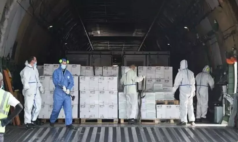 ലോകരാജ്യങ്ങളുടെ സഹായം തുടരുന്നു; ബ്രിട്ടന്റെ ഓക്സിജന് ജനറേറ്ററുകളും വെന്റിലേറ്ററുകളും ഇന്ത്യയില് ലോകരാജ്യങ്ങളുടെ സഹായം തുടരുന്നു; ബ്രിട്ടന്റെ ഓക്സിജന് ജനറേറ്ററുകളും വെന്റിലേറ്ററുകളും ഇന്ത്യയില്