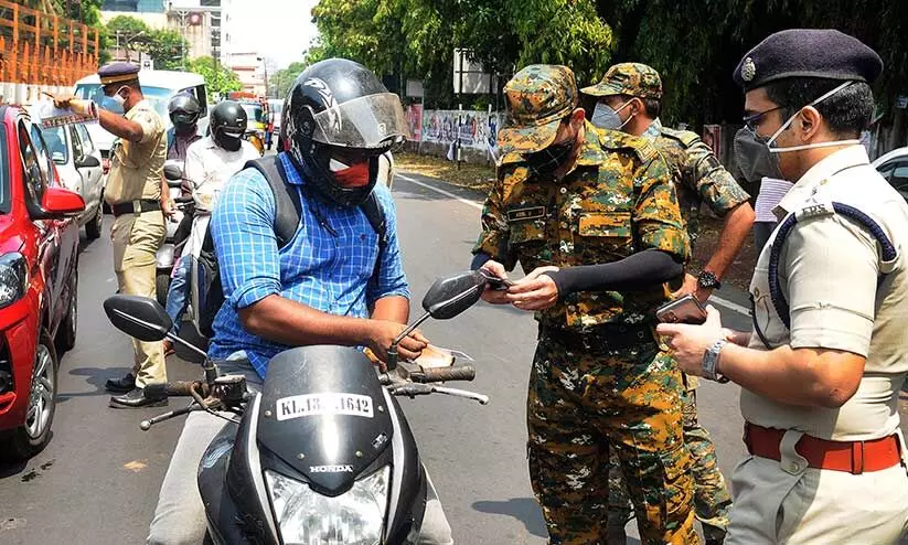 മാസ്ക് ധരിക്കാത്തതിന് ഇന്ന് പിടിയിലായത് 7669 പേർ മാസ്ക് ധരിക്കാത്തതിന് ഇന്ന് പിടിയിലായത് 7669 പേർ