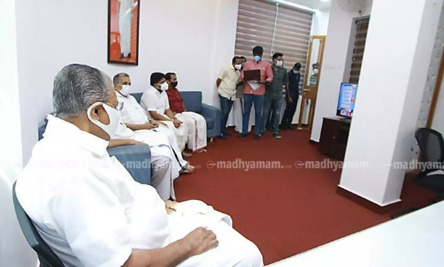 ജെ.ഡി.എസിനും എൻ.സി.പിക്കും മന്ത്രി ഉറപ്പ്​; ഒരു എം.എൽ.എയുള്ള പാർട്ടികൾ തുലാസിൽ