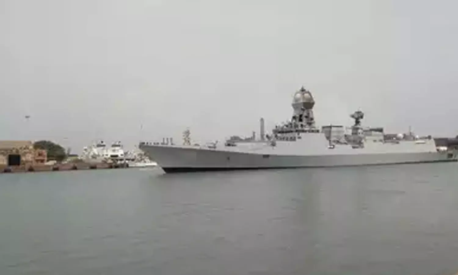 ഗൾഫ്​ രാജ്യങ്ങളിൽ നിന്നുള്ള ഓക്സിജനും ആരോഗ്യ വസ്​തുക്കളുമായി ഐ.എൻ.എസ്​ മംഗളൂരുവിലെത്തി