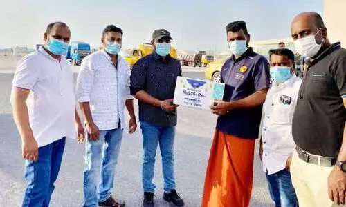 ഇ​ട​പ്പാ​ള​യം കൂ​ട്ടാ​യ്​​മ റ​മ​ദാ​ൻ കി​റ്റ് വി​ത​ര​ണം ചെ​യ്​​തു