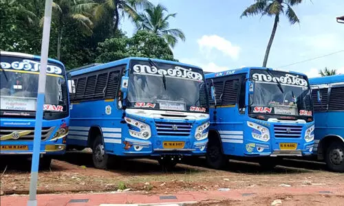 ഡബ്​ൾ ബെൽ നിലക്കുന്നു; ​ചലനമറ്റ്​ ബസ്​ വ്യവസായം
