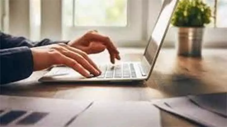 സർക്കാർ ജീവനക്കാരുടെ വർക്ക്​​​ ഫ്രം ഹോം നിർത്തുന്നു