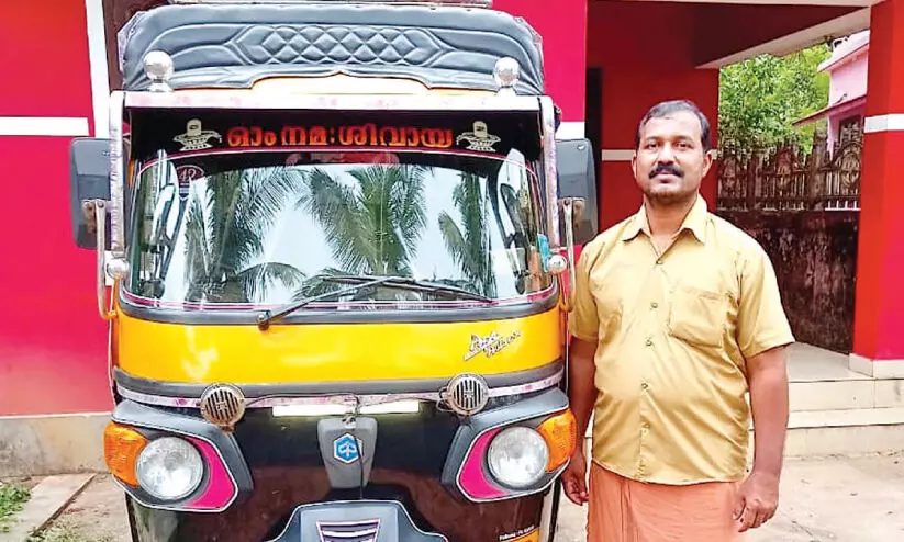 ആശ്വാസമേകാൻ മുരളിയുടെ വാഹന ചലഞ്ച് ആശ്വാസമേകാൻ മുരളിയുടെ വാഹന ചലഞ്ച്