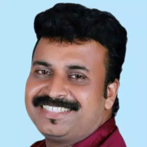 ഗാ​യ​ക​നും വ്ലോ​ഗ​റു​മാ​യ  ഷ​ഹീ​ർ പ​ള്ളി​പ്പു​റം  കോ​വി​ഡ് ബാ​ധി​ച്ച് മ​രി​ച്ചു