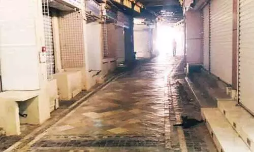 പെരുന്നാൾ ലോക്ഡൗൺ: ചെറുകിട ഹോട്ടലുകൾ അടഞ്ഞത് പ്രവാസികൾക്ക് ദുരിതമായി പെരുന്നാൾ ലോക്ഡൗൺ: ചെറുകിട ഹോട്ടലുകൾ അടഞ്ഞത് പ്രവാസികൾക്ക് ദുരിതമായി