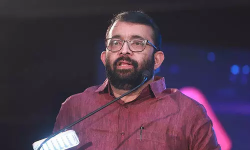 അനിഷ്ടം തോന്നുന്നവരെ പുറത്താക്കാനുള്ള ഉപാധിയായിക്കൂടാ രാജ്യസുരക്ഷ ആശങ്ക; മീഡിയവൺ വിലക്കിനെതിരെ ശ്രീരാമകൃഷ്​ണൻ