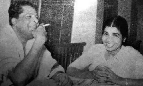 ഒ​രു ചു​വ​പ്പ​ൻ പ്ര​ണ​യ​ക​ഥ