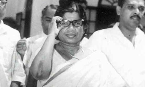 കേ​ര​ളം ചു​വ​ന്നു, ഗൗ​രി തി​ള​ങ്ങി