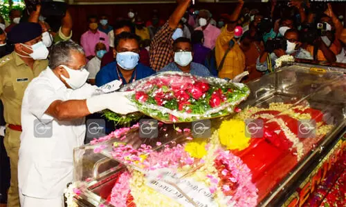 pinarayi vijayan-kr gauriyamma