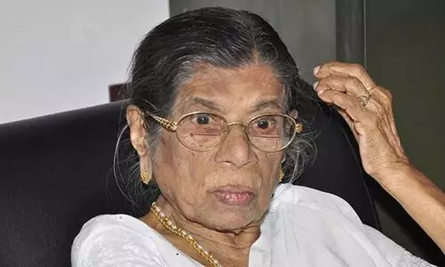 കരയാത്ത ഗൗരി, തളരാത്ത ഗൗരി, കലികൊണ്ടു നിന്നാല്‍ അവള്‍ ഭദ്രകാളീ