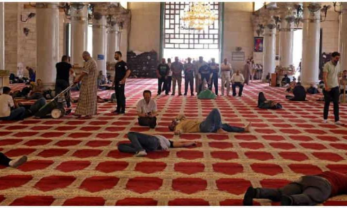 അവർ അഭയം തേടിയത്​ അഖ്​സ മസ്​ജിദിനകത്ത്​; അവിടെയും കലി തീരാതെ ഇസ്രായേൽ ഭീകരത