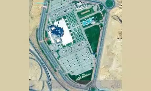 ഷാർജയിലെ ഏറ്റവും വലിയ പള്ളിയുടെ അതിശയ ചിത്രം പകര്‍ത്തി ഖലീഫസാറ്റ്