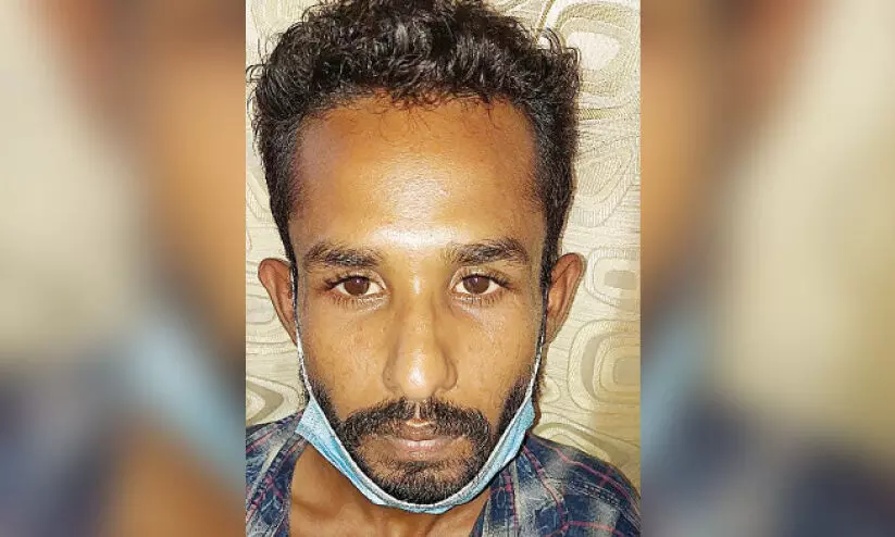 മൊബൈൽ ഷോപ് കുത്തിത്തുറന്ന് അഞ്ചര ലക്ഷം രൂപയുടെ ഫോണുകൾ കവർന്നയാൾ അറസ്റ്റിൽ മൊബൈൽ ഷോപ് കുത്തിത്തുറന്ന് അഞ്ചര ലക്ഷം രൂപയുടെ ഫോണുകൾ കവർന്നയാൾ അറസ്റ്റിൽ