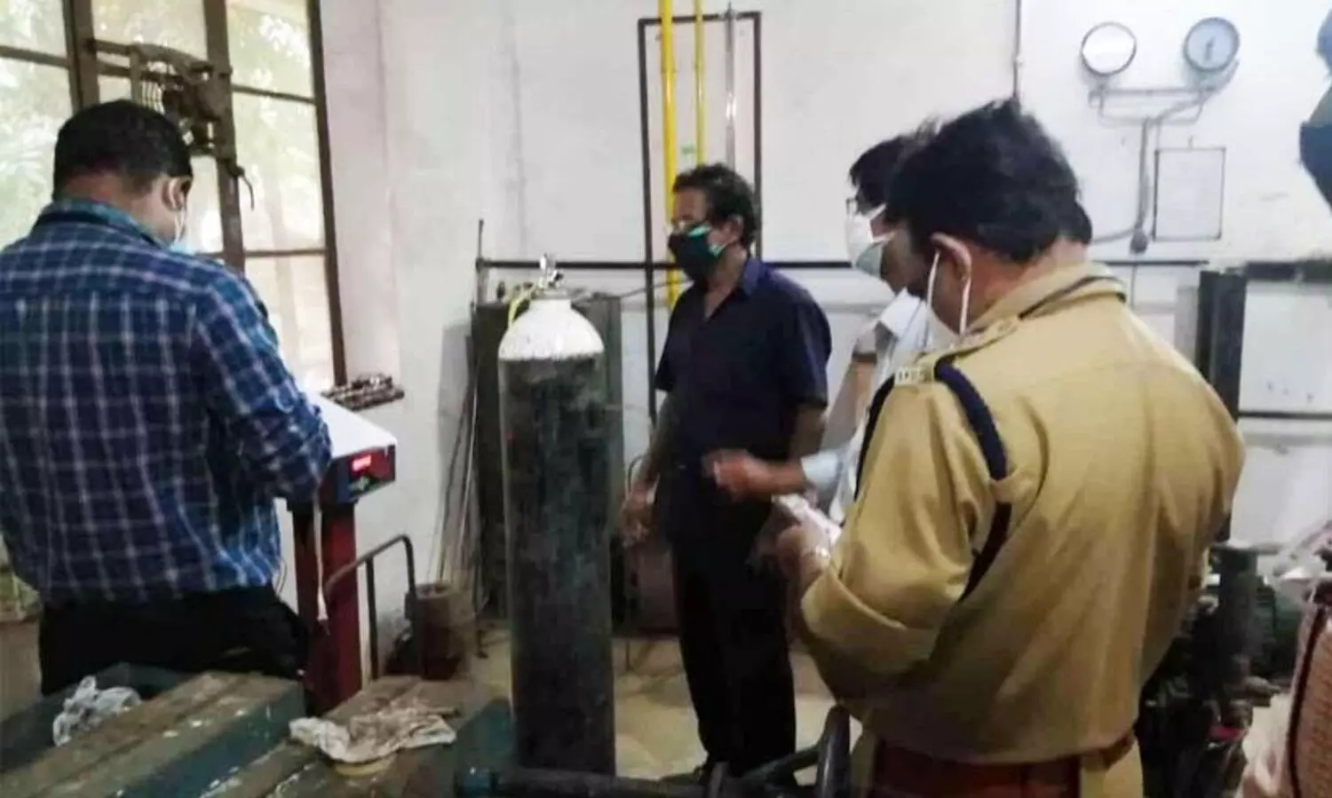 സിലിണ്ടറുകളിലെ ഓക്സിജൻ അളവിലും വെട്ടിപ്പ് നടക്കുന്നുവെന്ന്​; പരിശോധനയുമായി ഉദ്യോഗസ്ഥർ