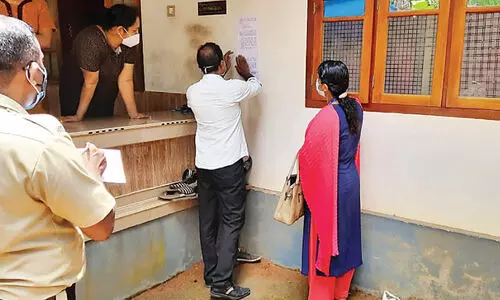 ലോക്ഡൗൺ ലംഘനം വ്യാപകം; വസ്ത്രവിൽപന കടയുടമക്ക് 32,000 രൂപ പിഴ