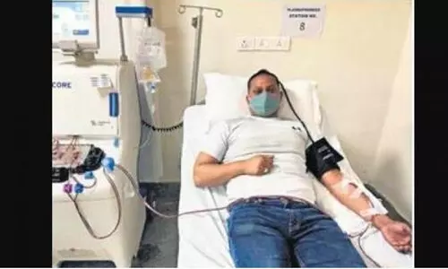 കോവിഡ് ബാധിച്ച ഗർഭിണിക്ക്​ ചികിത്സക്കായി പ്ലാസ്​മ ദാനം ചെയ്​ത്​ എസ്​.ഐ