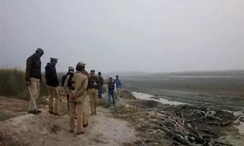 യു.പിയിൽ നിന്ന് മൃതദേഹങ്ങൾ ഒഴുക്കുന്നു; ഗംഗയിൽ വലകെട്ടി ബിഹാർ