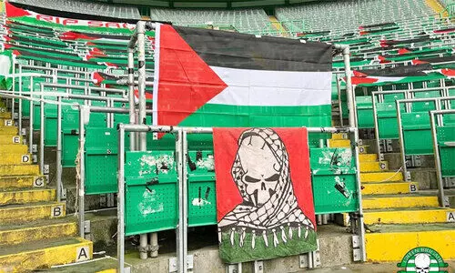 ഗാലറിയിൽ ഫലസ്തീൻ പതാകകൾ നാട്ടി ഐക്യദാർഢ്യമറിയിച്ച്​ സെൽറ്റിക്​​ ആരാധകർ; മുതലെടുപ്പ്​ ആരോപിച്ച്​ നീക്കം ചെയ്​ത്​ ക്ലബ്​ അധികൃതർ