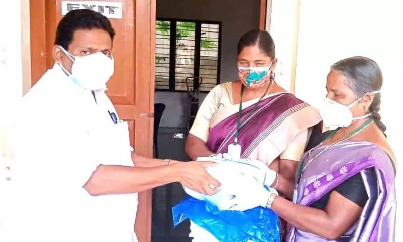 കോവിഡിലും ഹരിതകര്മ സേനയെത്തും; പാഴ്വസ്തുക്കള് വലിച്ചെറിയരുതേ കോവിഡിലും ഹരിതകര്മ സേനയെത്തും; പാഴ്വസ്തുക്കള് വലിച്ചെറിയരുതേ