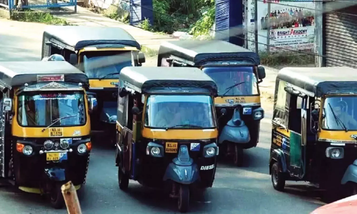 പ്രതിസന്ധിയിൽ ഒാേട്ടാ, ടാക്സി മേഖല auto taxi