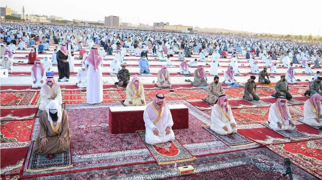 മുൻകരുതലുകൾക്കിടയിൽ സൗദിയിൽ ഈദുൽ ഫിത്വർ ആഘോഷം; സ്നേഹസാഹോദര്യം പുതുക്കി വിശ്വാസികൾ മുൻകരുതലുകൾക്കിടയിൽ സൗദിയിൽ ഈദുൽ ഫിത്വർ ആഘോഷം; സ്നേഹസാഹോദര്യം പുതുക്കി വിശ്വാസികൾ