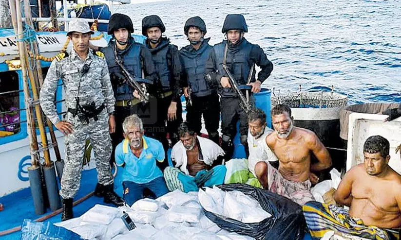 ശ്രീലങ്കൻ ബോട്ടിൽ 3000 കോടിയുടെ ഹെറോയിനും അഞ്ച് എ.കെ 47 തോക്കുകളും; എൻ.െഎ.എ അന്വേഷണം തുടങ്ങി ശ്രീലങ്കൻ ബോട്ടിൽ 3000 കോടിയുടെ ഹെറോയിനും അഞ്ച് എ.കെ 47 തോക്കുകളും; എൻ.െഎ.എ അന്വേഷണം തുടങ്ങി