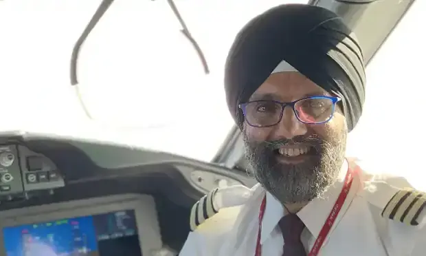 200 ഓക്സിജന്‍ കോണ്‍സെന്‍ട്രേറ്റുകളുമായി ഇന്ത്യയിലേക്ക് പറന്ന പൈലറ്റിന് ബ്രിട്ടിഷ് പ്രധാനമന്ത്രിയുടെ ആദരം