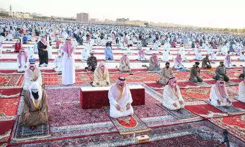 മുൻകരുതലുകൾക്കിടയിൽ സൗദിയിൽ ഈദുൽ ഫിത്വർ ആഘോഷം; സ്നേഹസാഹോദര്യം പുതുക്കി വിശ്വാസികൾ