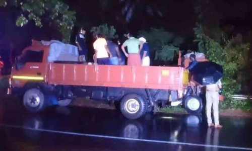 ഓക്സിജൻ സിലിണ്ടറുമായി വന്ന ലോറി മറിഞ്ഞു