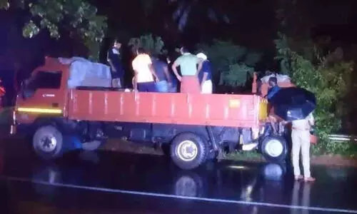 ഓക്സിജൻ സിലിണ്ടറുമായി വന്ന ലോറി മറിഞ്ഞു