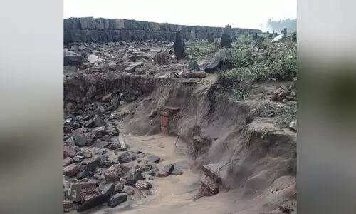 പാലപ്പെട്ടിയിൽ കടൽക്ഷോഭം: ഖബറുകൾ കടലെടുത്തു -VIDEO