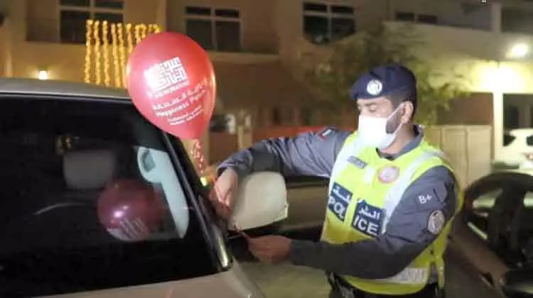 സസ്പെൻസായി പൊലീസിെൻറ ഹാപ്പിനസ് ബലൂൺ സസ്പെൻസായി പൊലീസിെൻറ ഹാപ്പിനസ് ബലൂൺ