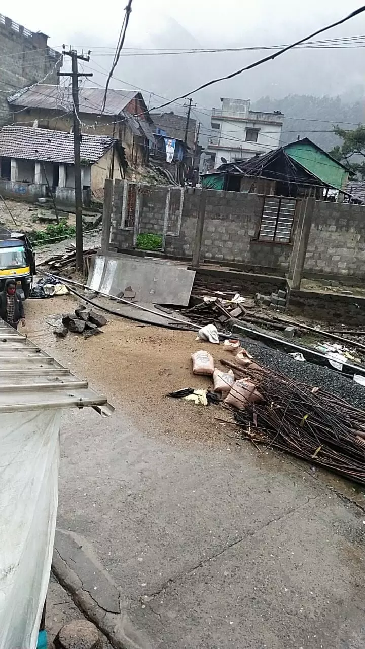 വട്ടവടയിൽ കാറ്റിലും മഴയിലും വീടുകൾ തകർന്നു ... കനത്ത മഴയും കടൽക്ഷോഭവും; പ്രളയ സാധ്യത മുന്നറിയിപ്പ് വട്ടവടയിൽ കാറ്റിലും മഴയിലും വീടുകൾ തകർന്നു ... കനത്ത മഴയും കടൽക്ഷോഭവും; പ്രളയ സാധ്യത മുന്നറിയിപ്പ്