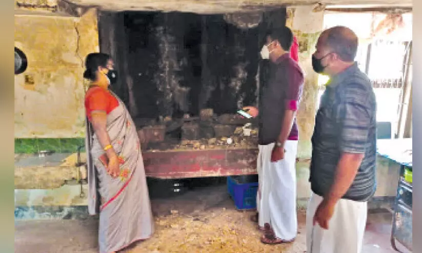tv santha visiting collapsed house in lightning