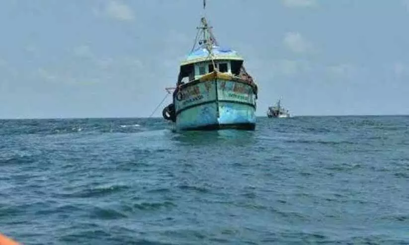 മീൻപിടിത്ത ബോട്ട് അപകടത്തിൽപെട്ട് ഒമ്പത് പേരെ കാണാതായി മീൻപിടിത്ത ബോട്ട് അപകടത്തിൽപെട്ട് ഒമ്പത് പേരെ കാണാതായി