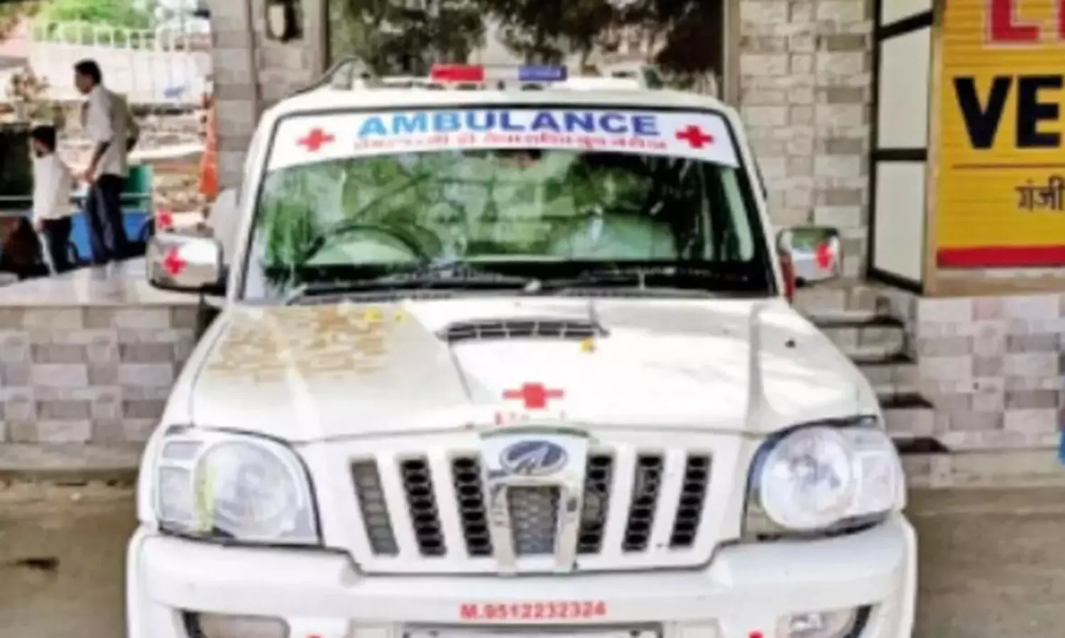 കൊള്ള നിരക്കുമായി ആംബുലൻസുകൾ; സ്വന്തം കാറുകൾ ആംബുലൻസും ശവമഞ്ചവുമാക്കി മാറ്റി യുവാവ്​