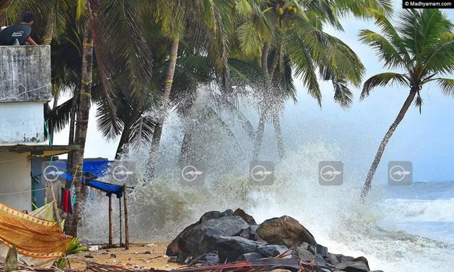 കേരള തീരത്ത് ചുഴലിക്കാറ്റിന്‍റെ സ്വാധീനം നാളെ വരെ തുടരും