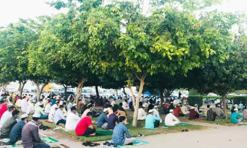 പ്രാര്‍ഥനകളായി പെരുന്നാള്‍ സന്തോഷം, മാനദണ്ഡങ്ങള്‍ പാലിച്ച് നമസ്കാരം