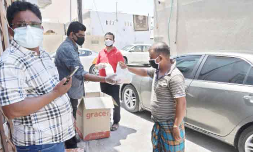 പെ​രു​ന്നാ​ൾ ഭ​ക്ഷ​ണ​പ്പൊ​തി വി​ത​ര​ണം