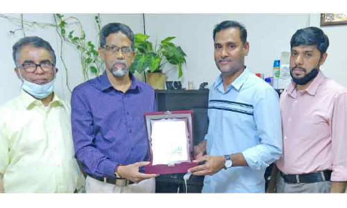 ഇ.​കെ. അ​ബ്​​ദു​റ​ഷീ​ദി​നും കു​ടും​ബ​ത്തി​നും യാ​ത്ര​യ​യ​പ്പ് ന​ൽ​കി