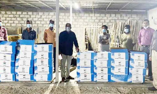 വേൾഡ് മലയാളി കൗൺസിൽ ഭക്ഷണ കിറ്റുകൾ നൽകി