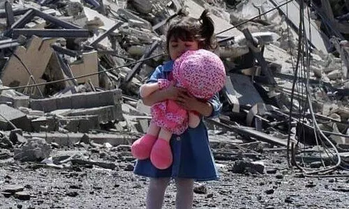 മരണം വന്നുവിളിക്കുന്നത്​ അവരറിയുന്നു, അതിനാൽ പുതു വസ്​ത്രമണിഞ്ഞാണിപ്പോൾ ഉറക്കം​- ഗസ്സയുടെ കണ്ണീരിന്​ ആരു മറുപടി നൽകും?