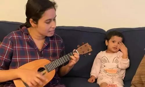 Little Girl Sings Agar Tum Saath Ho With mom