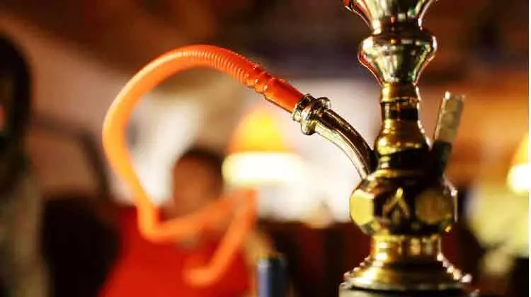 ക​ഫേ​ക​ളി​ൽ മു​ൻ​ക​രു​ത​ൽ ന​ട​പ​ടി​ക​ളോടെ ഹു​ക്ക​വ​ലി​ക്ക് അ​നു​വാ​ദം