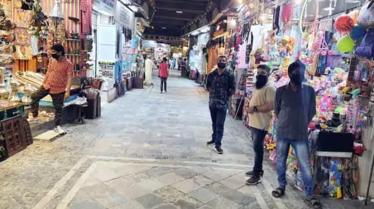 ലോക്ഡൗൺ നീക്കിയതിൽ ആശ്വാസം: സൂഖുകളും വ്യാപാരകേന്ദ്രങ്ങളും വീണ്ടും സജീവം ലോക്ഡൗൺ നീക്കിയതിൽ ആശ്വാസം: സൂഖുകളും വ്യാപാരകേന്ദ്രങ്ങളും വീണ്ടും സജീവം