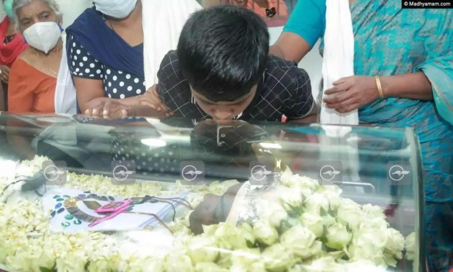 കണ്ണീർ മഴ സാക്ഷി; ഇസ്രായേലിൽ റോക്കറ്റാക്രമണത്തിൽ കൊല്ലപ്പെട്ട സൗമ്യ ഒാർമയായി