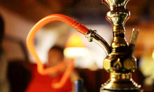 ക​ഫേ​ക​ളി​ൽ മു​ൻ​ക​രു​ത​ൽ ന​ട​പ​ടി​ക​ളോടെ ഹു​ക്ക​വ​ലി​ക്ക് അ​നു​വാ​ദം