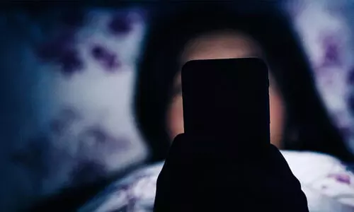 വല വിരിച്ച്​ കാത്തിരിപ്പാണവർ, നമ്മുടെ കുഞ്ഞുങ്ങൾക്കായ്​